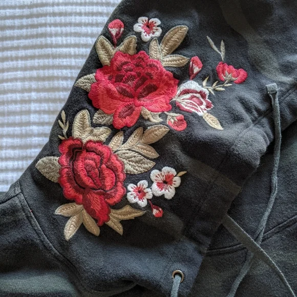 EUC Johnny Was Embroidered Camo Hoodie Sweatshirt, size 3X - Picture 4 of 9